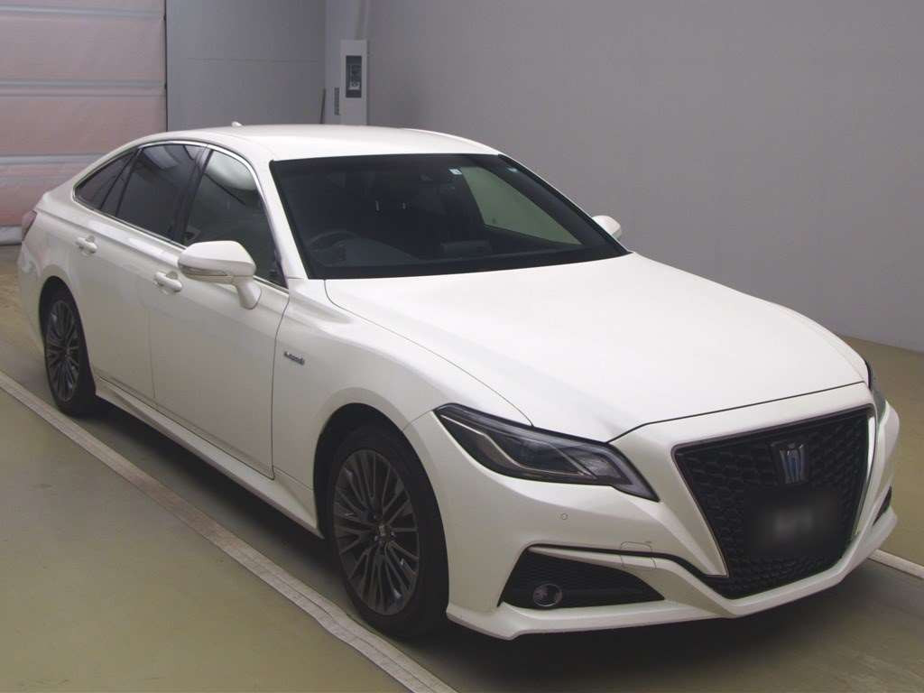 2020 Toyota Crown Hybrid AZSH20[2]