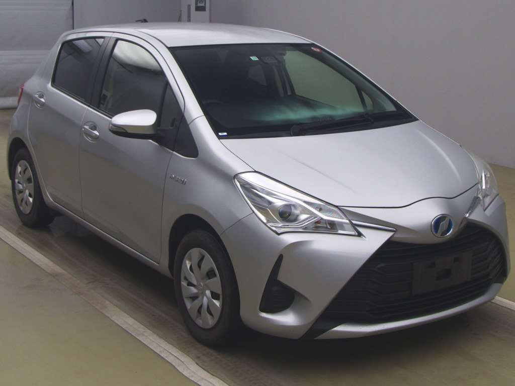 2017 Toyota Vitz NHP130[2]