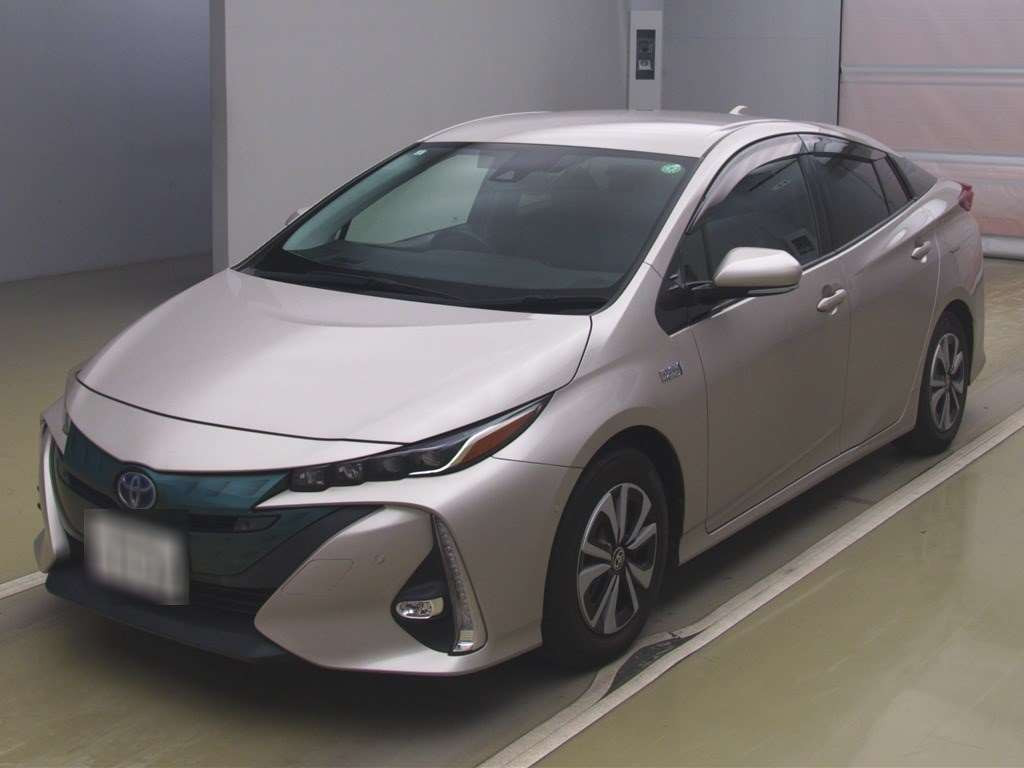 2017 Toyota Prius PHV ZVW52[0]