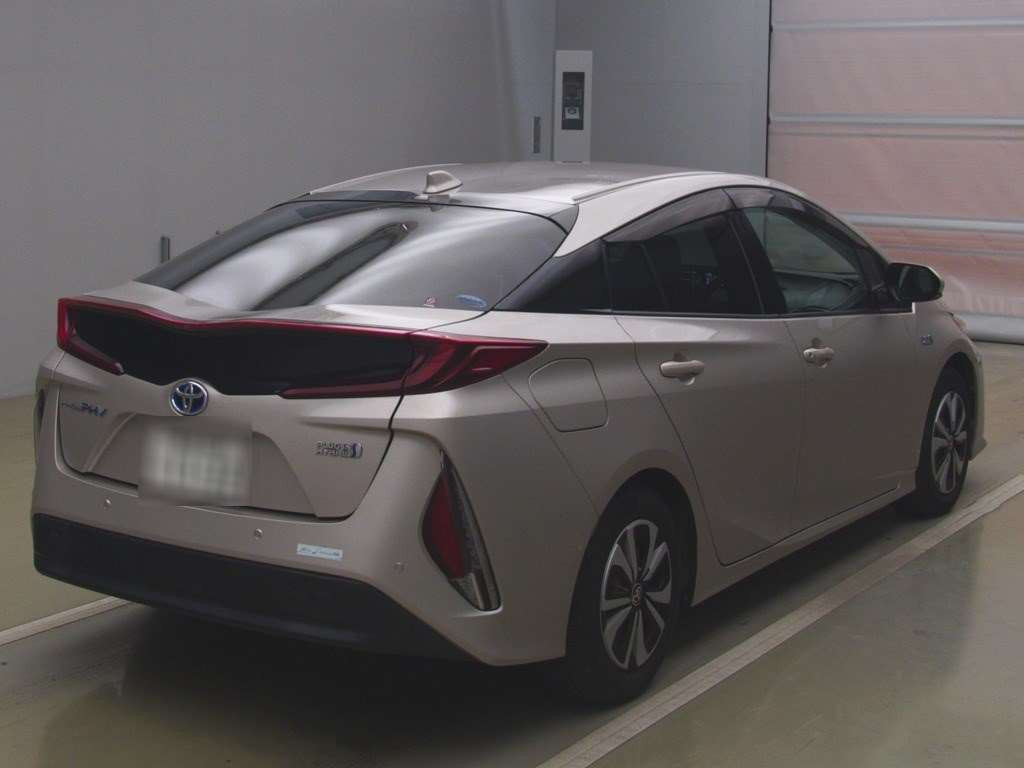 2017 Toyota Prius PHV ZVW52[1]