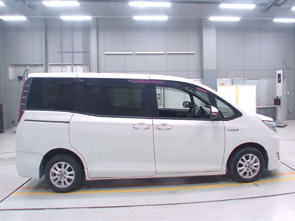 2017 Toyota Noah ZWR80G[2]