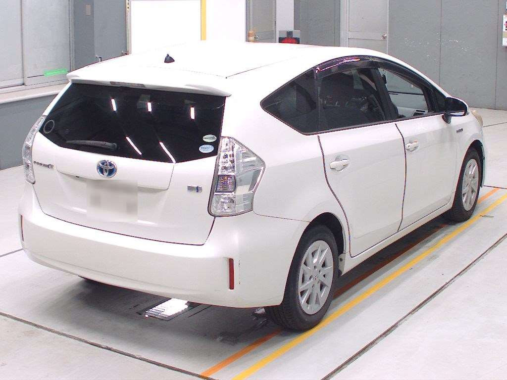 2012 Toyota Prius alpha ZVW41W[1]