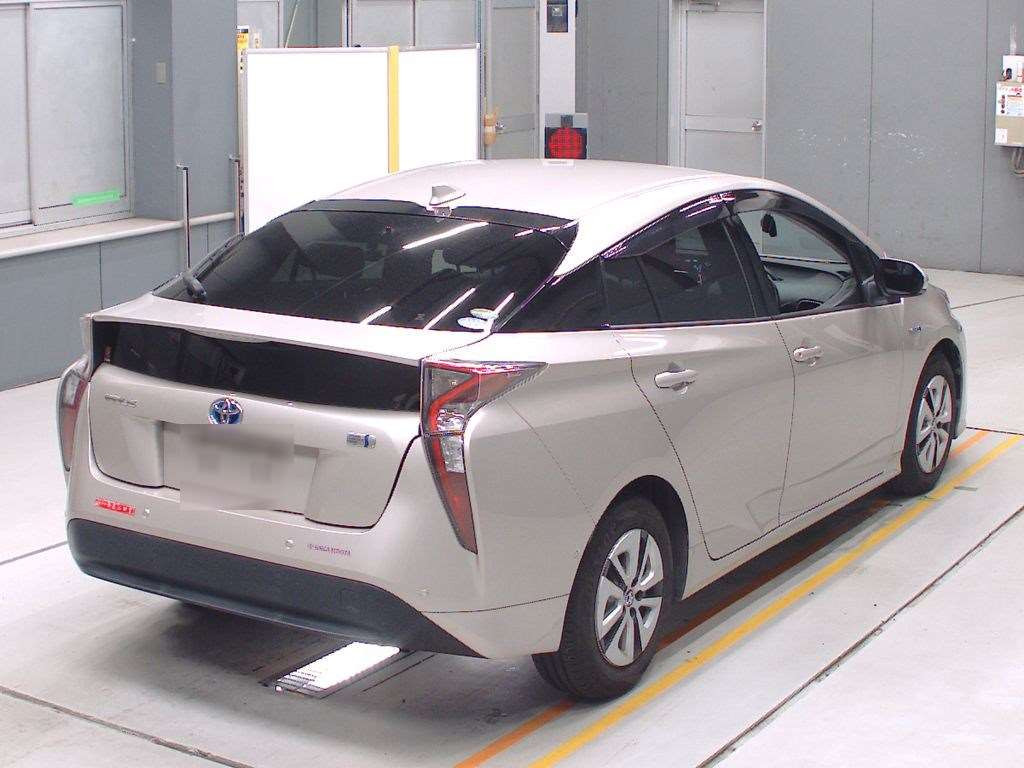 2016 Toyota Prius ZVW51[1]