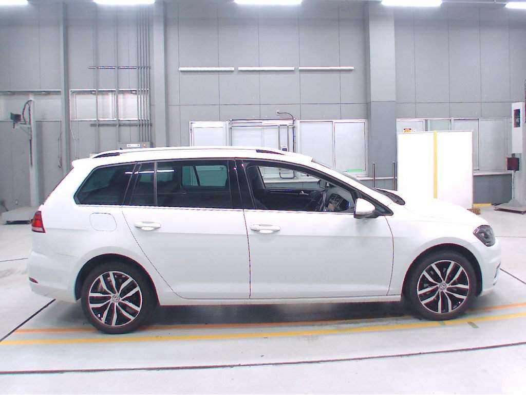 2019 Volkswagen Golf Variant AUCHP[2]