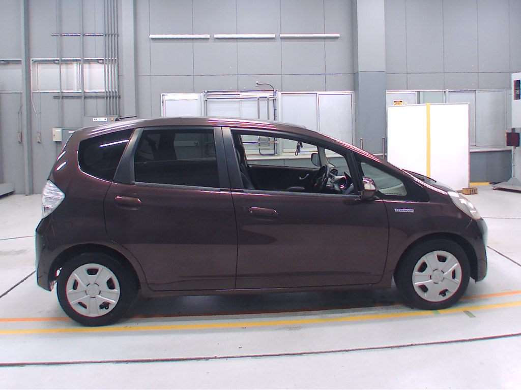 2013 Honda Fit Hybrid GP1[2]