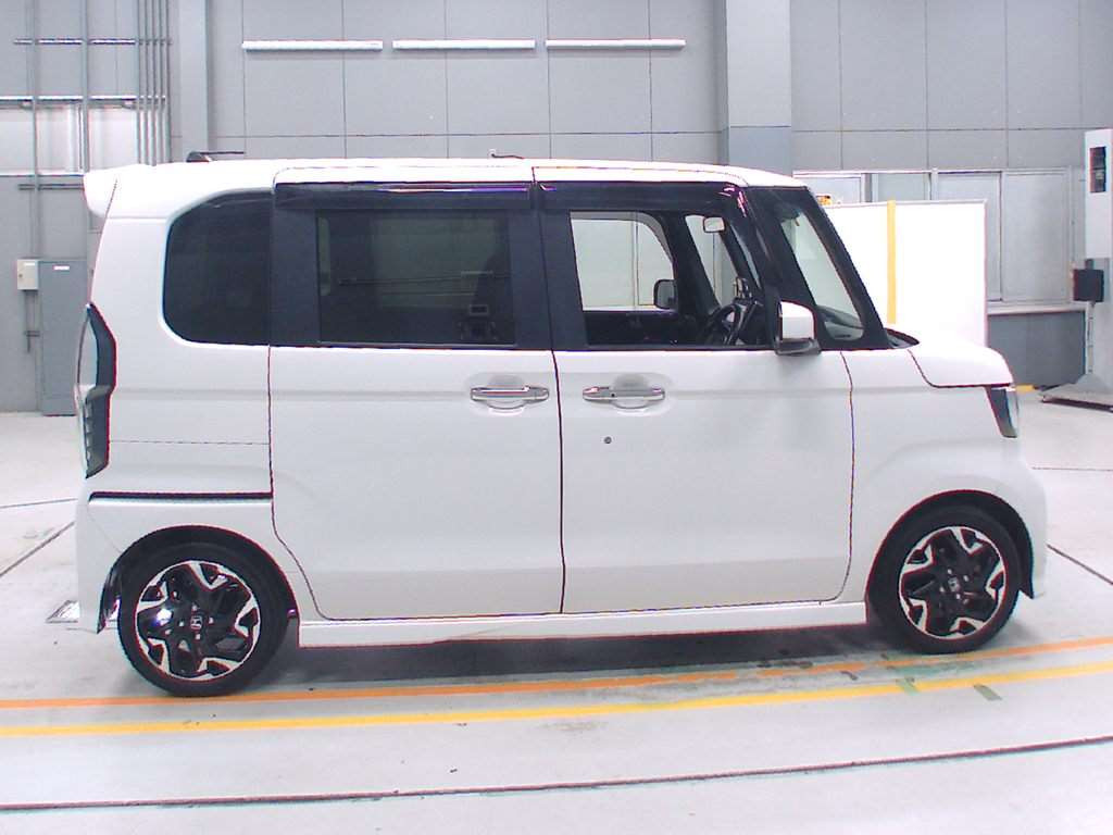 2018 Honda N-BOX CUSTOM JF3[2]