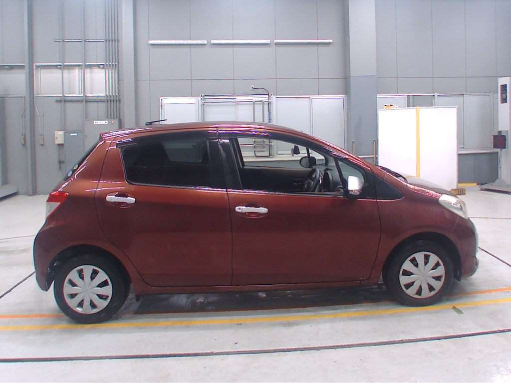 2012 Toyota Vitz NSP130[2]