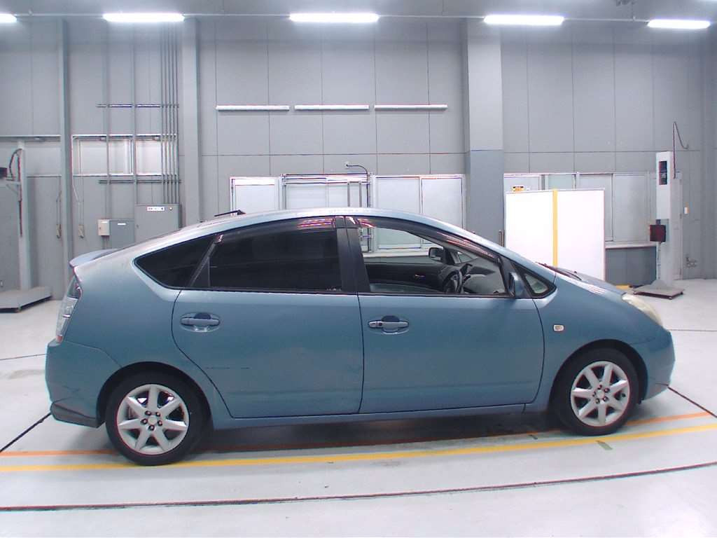 2005 Toyota Prius NHW20[2]