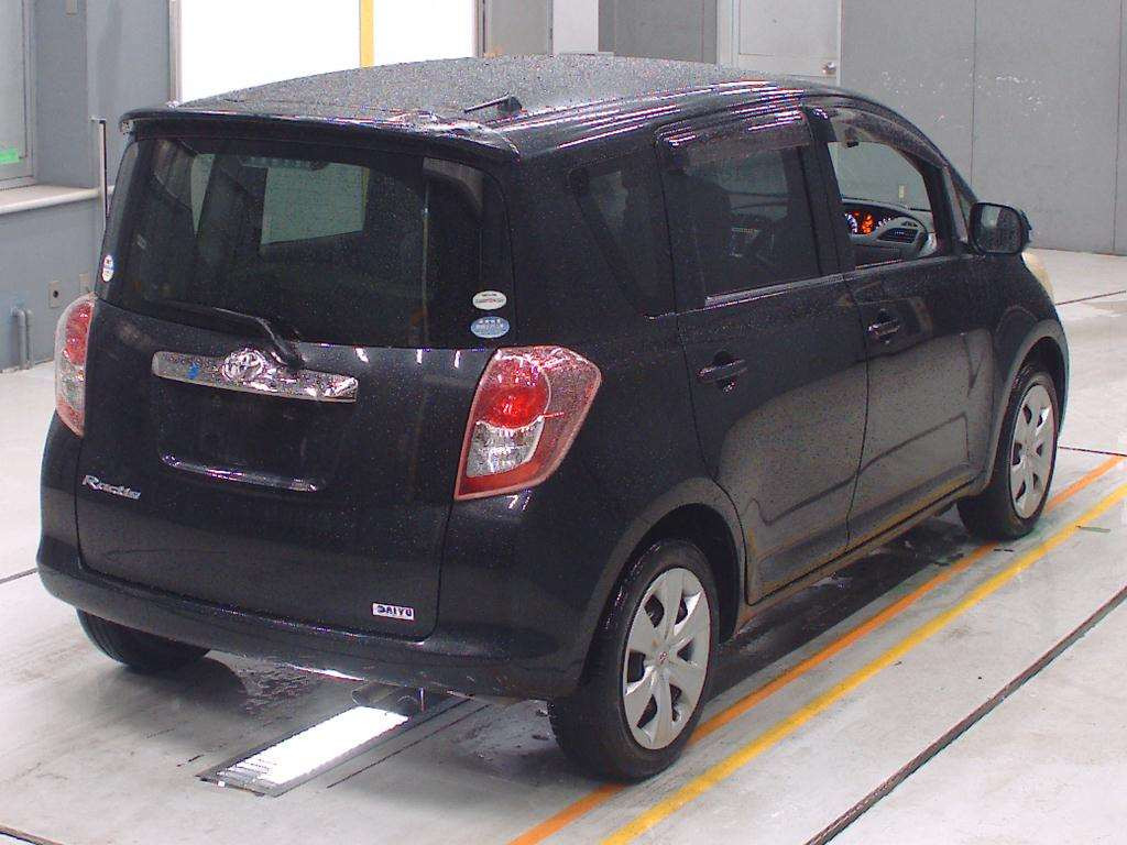 2010 Toyota Ractis SCP100[1]