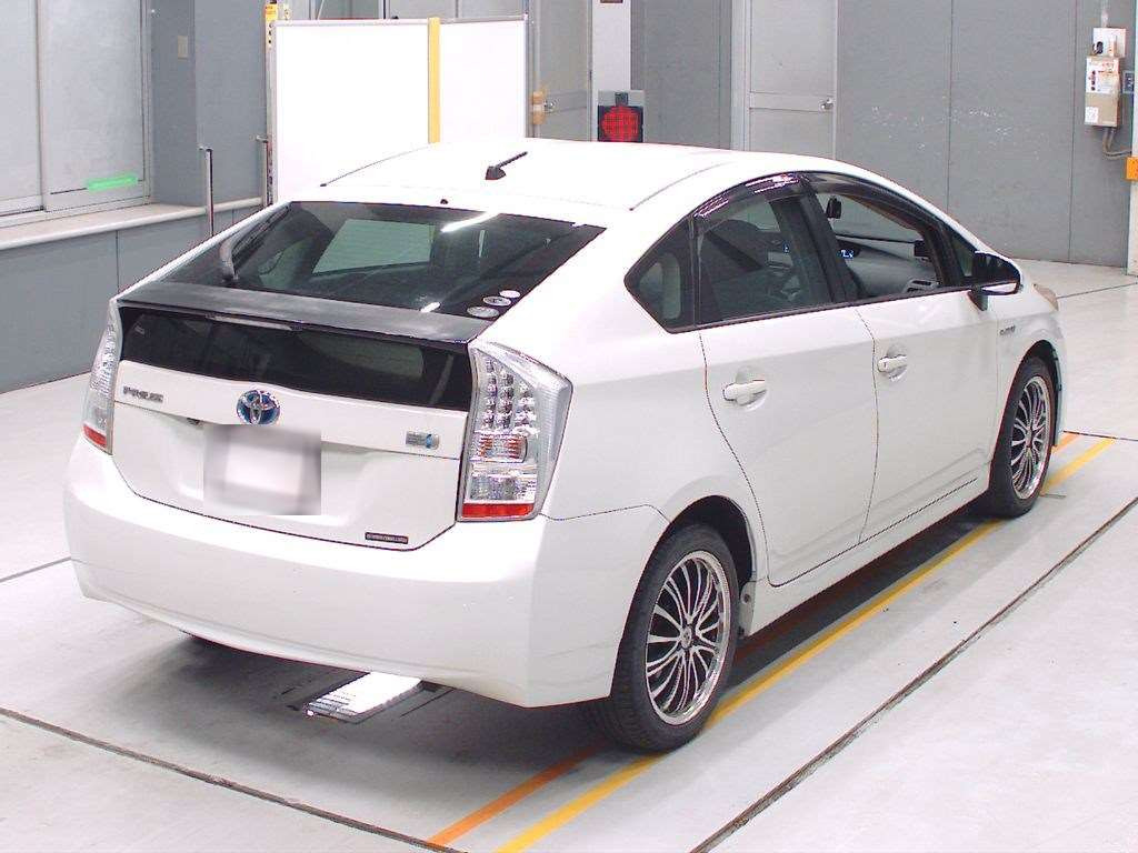 2010 Toyota Prius ZVW30[1]