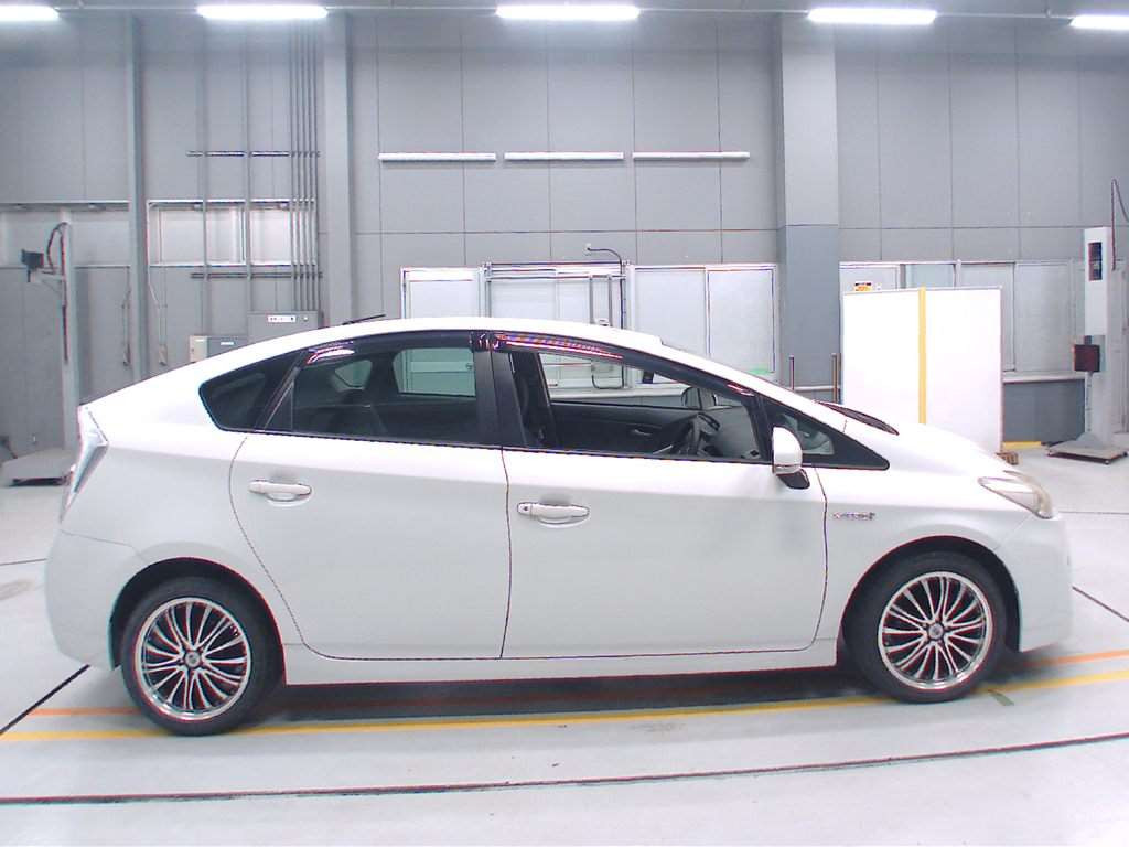 2010 Toyota Prius ZVW30[2]