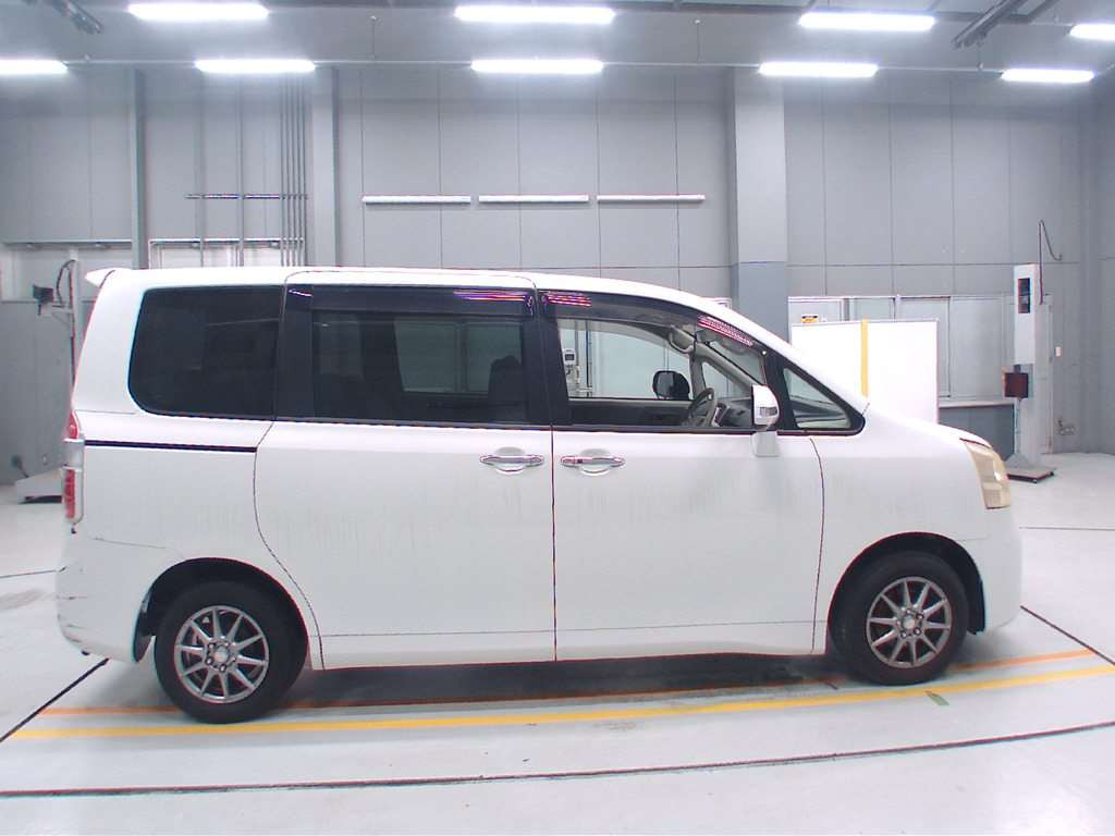 2009 Toyota Noah ZRR70G[2]