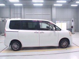 2009 Toyota Noah