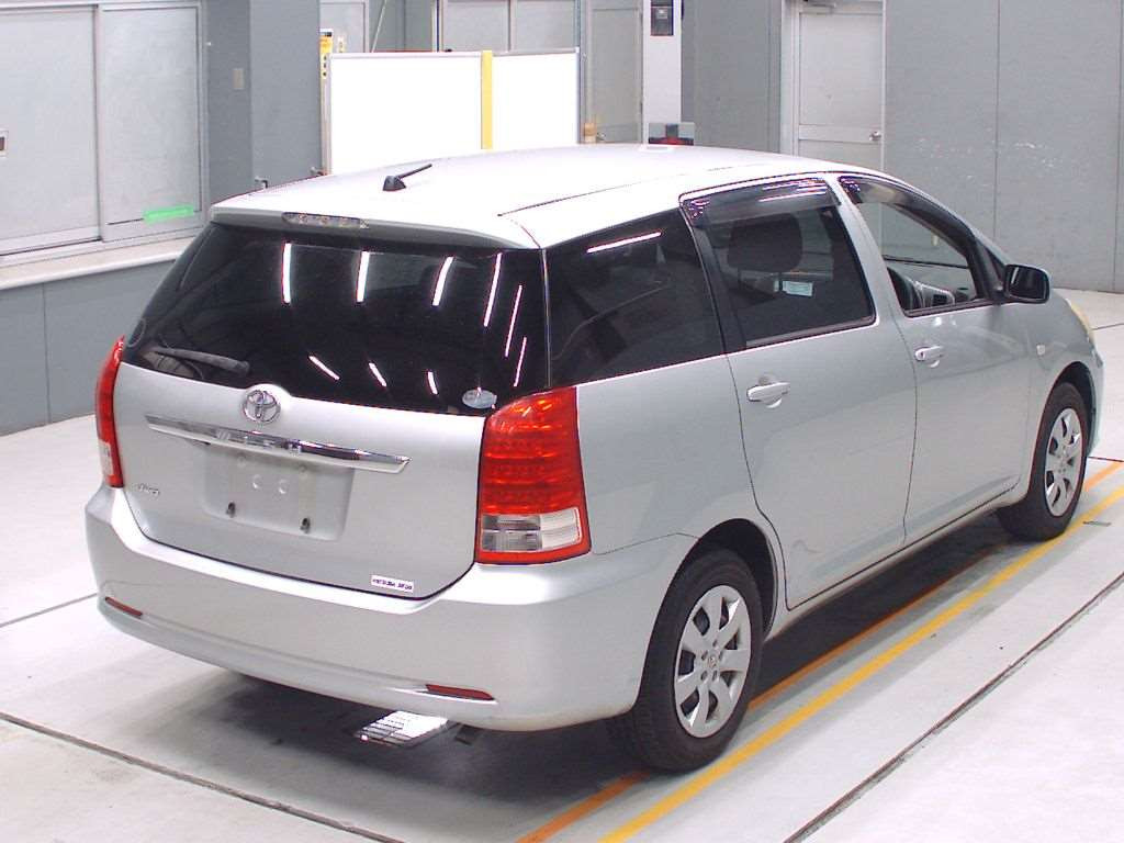 2005 Toyota Wish ZNE14G[1]