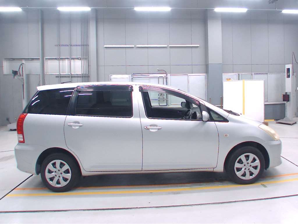 2005 Toyota Wish ZNE14G[2]