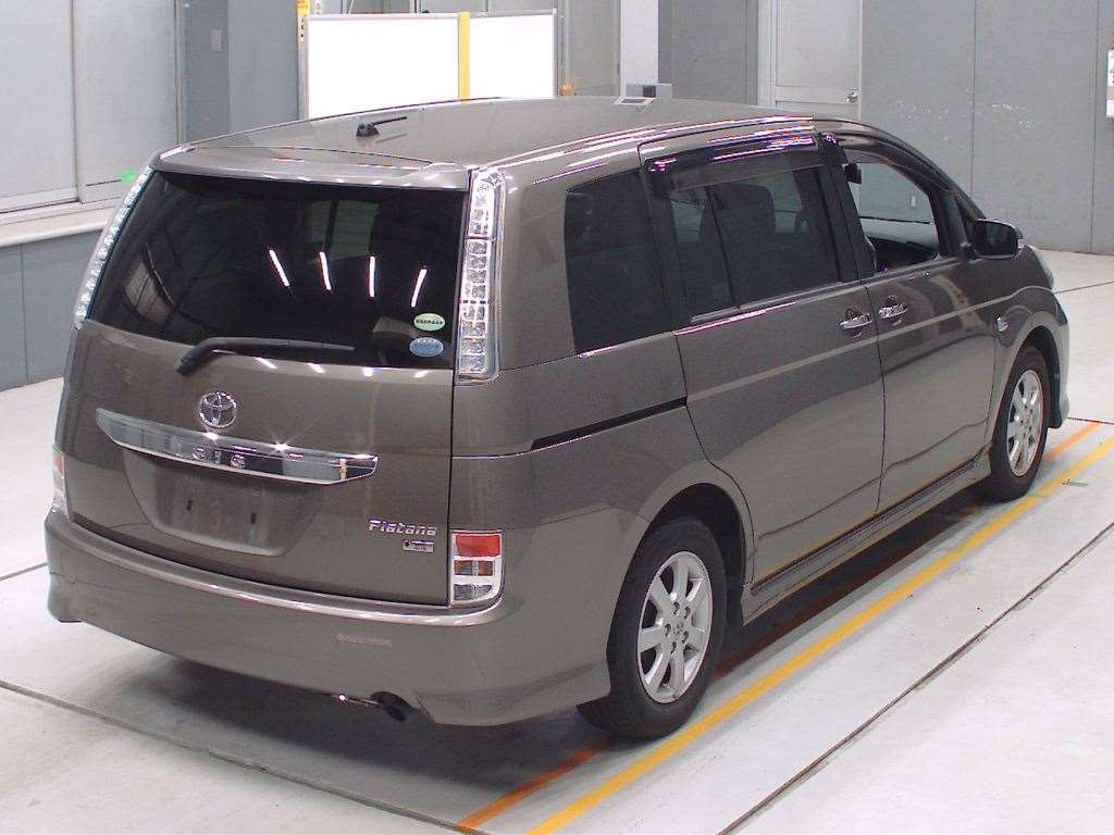 2012 Toyota Isis ZGM10W[1]