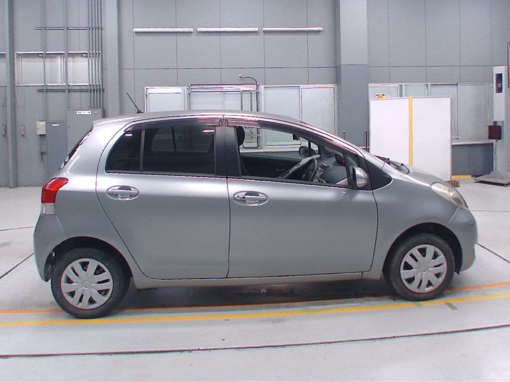 2009 Toyota Vitz KSP90[2]