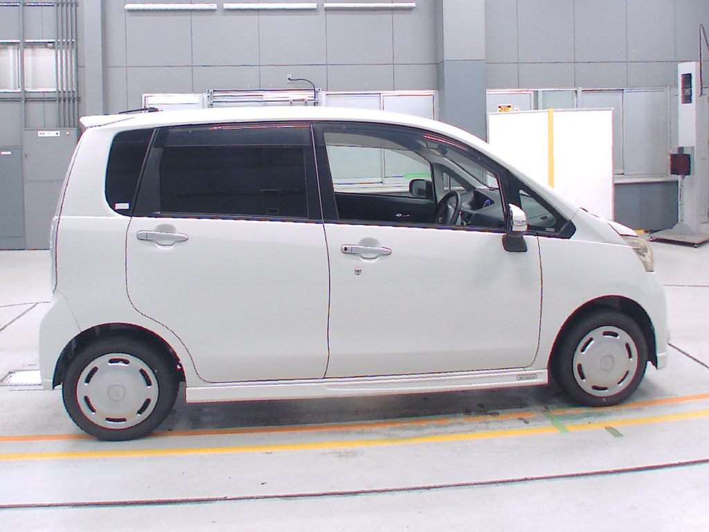 2011 Daihatsu Move LA100S[2]