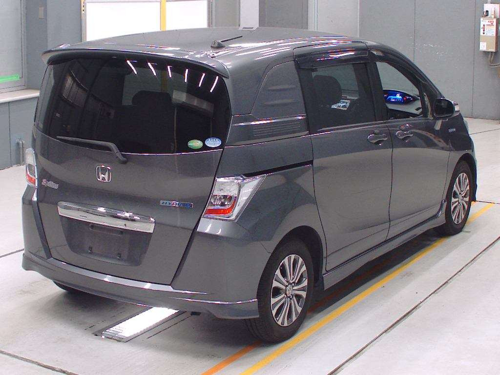 2012 Honda Freed spike hybrid GP3[1]