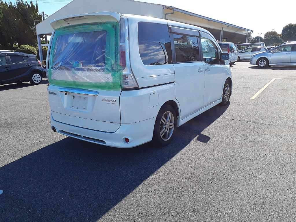 2006 Nissan Serena C25[1]