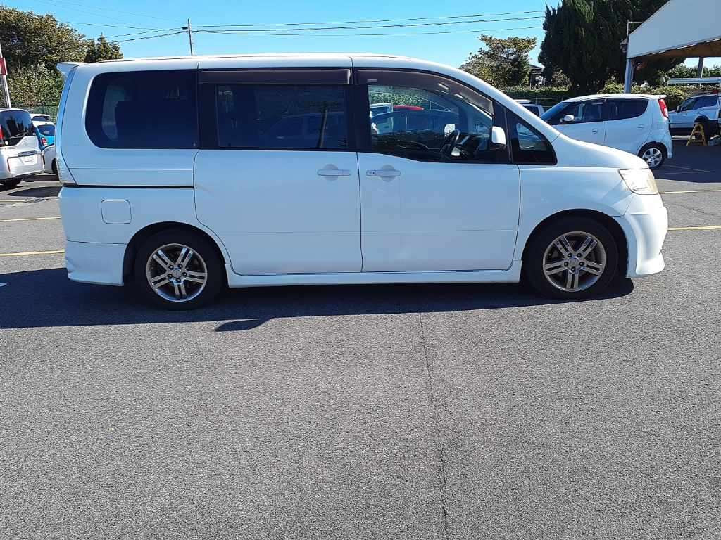 2006 Nissan Serena C25[2]