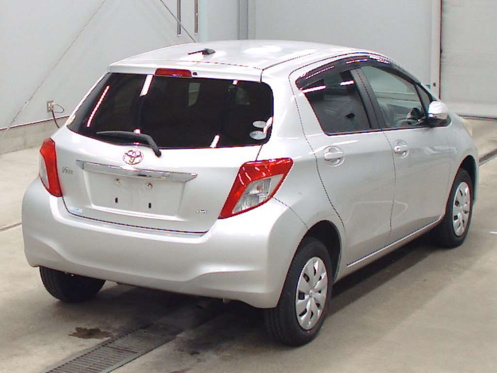 2011 Toyota Vitz NSP135[1]