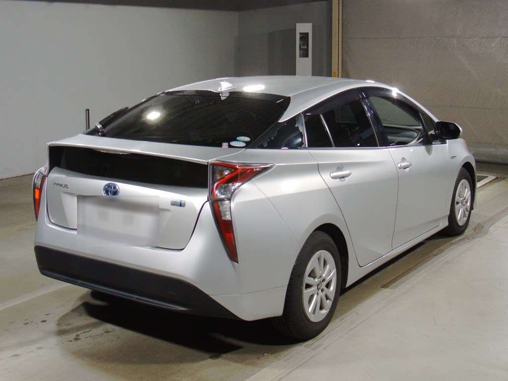 2016 Toyota Prius ZVW50[1]