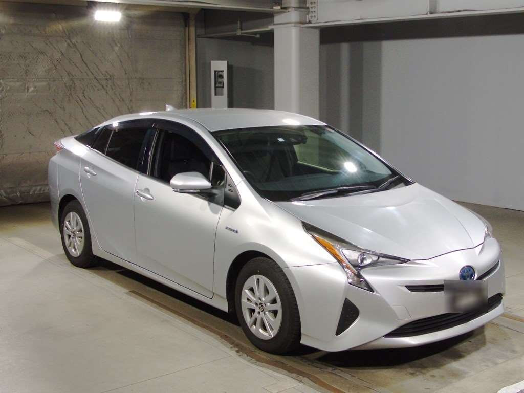 2016 Toyota Prius ZVW50[2]