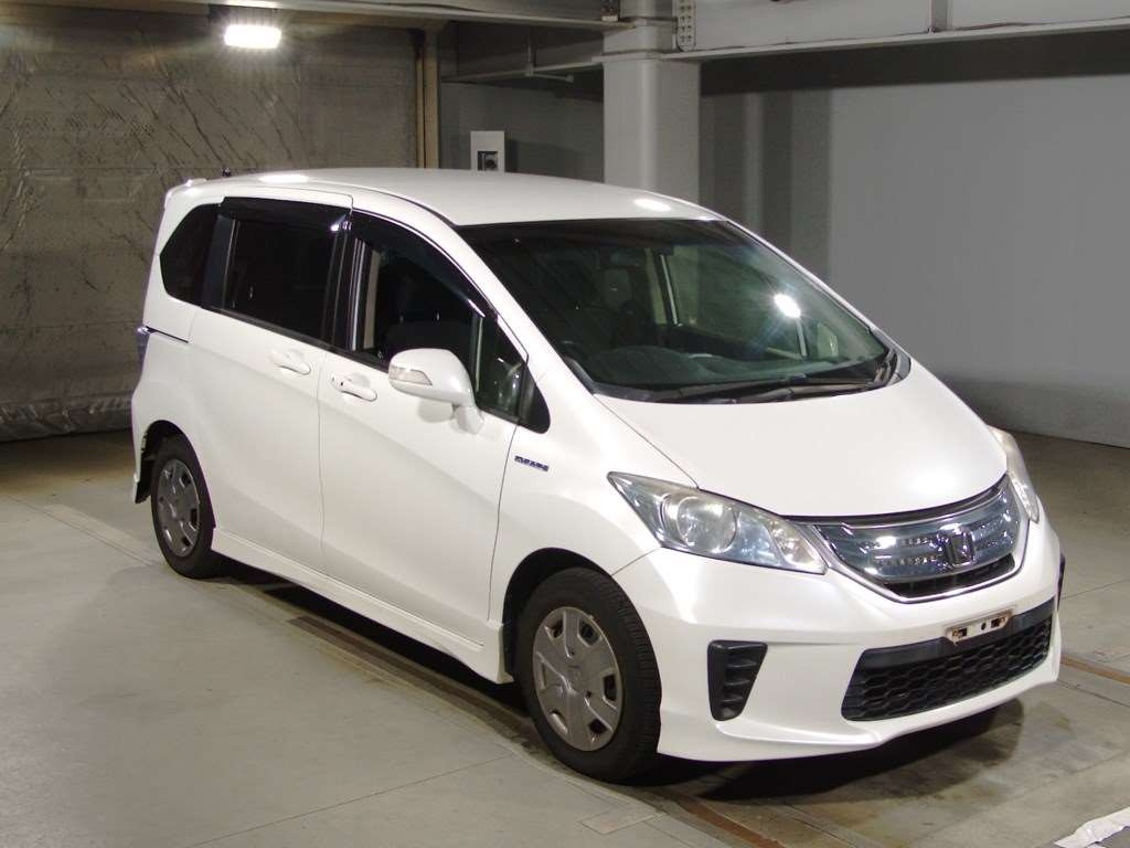 2014 Honda Freed hybrid GP3[2]