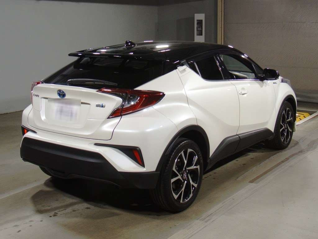 2018 Toyota C-HR ZYX10[1]