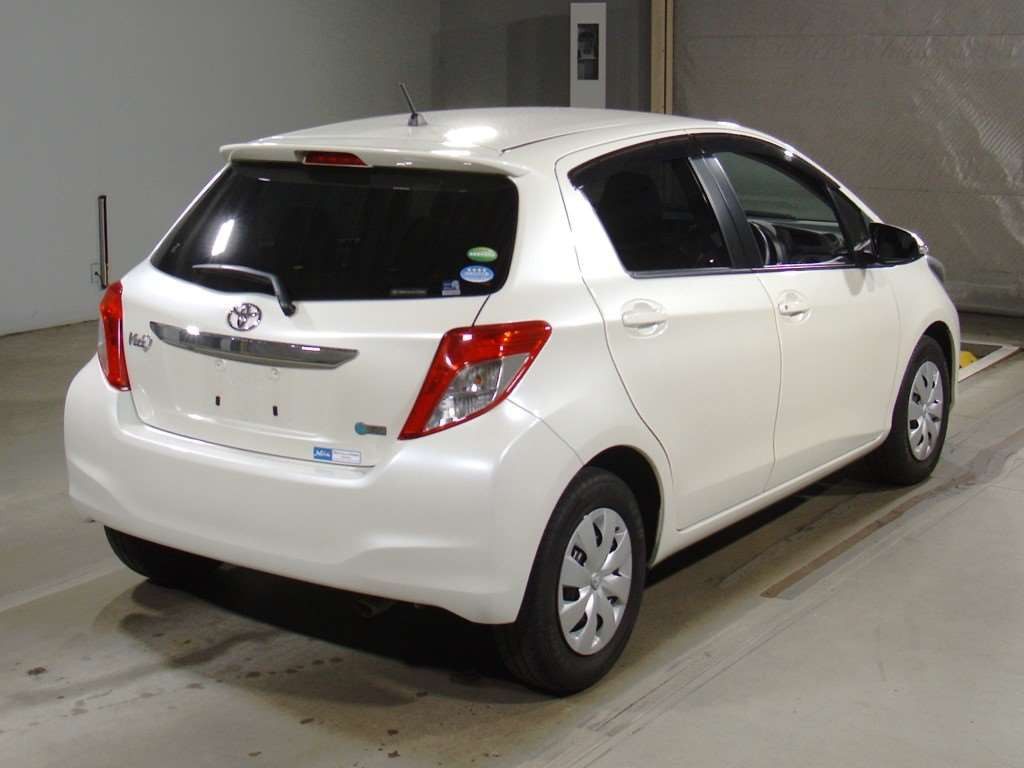 2013 Toyota Vitz NSP130[1]