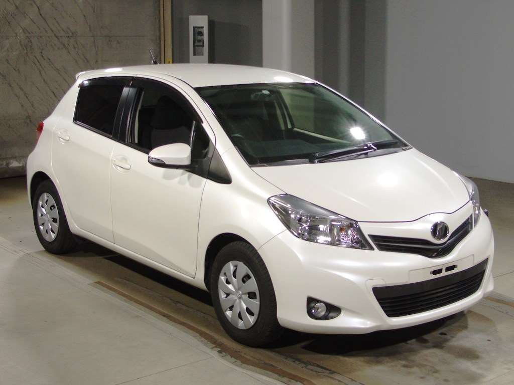 2013 Toyota Vitz NSP130[2]