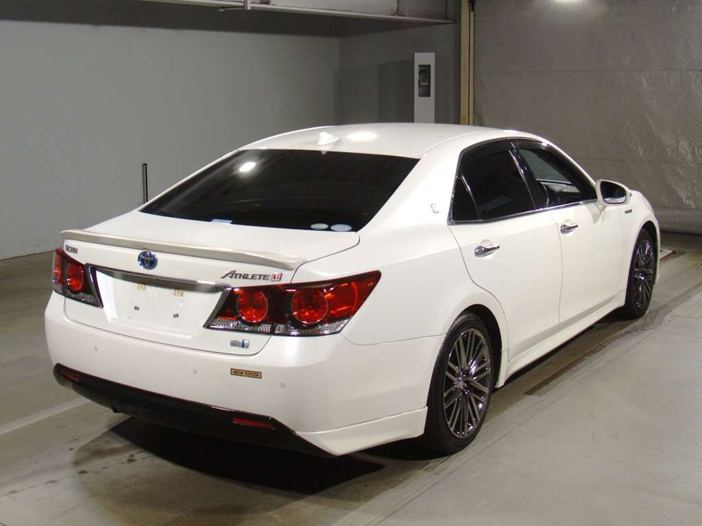 2015 Toyota Crown Hybrid AWS210[1]