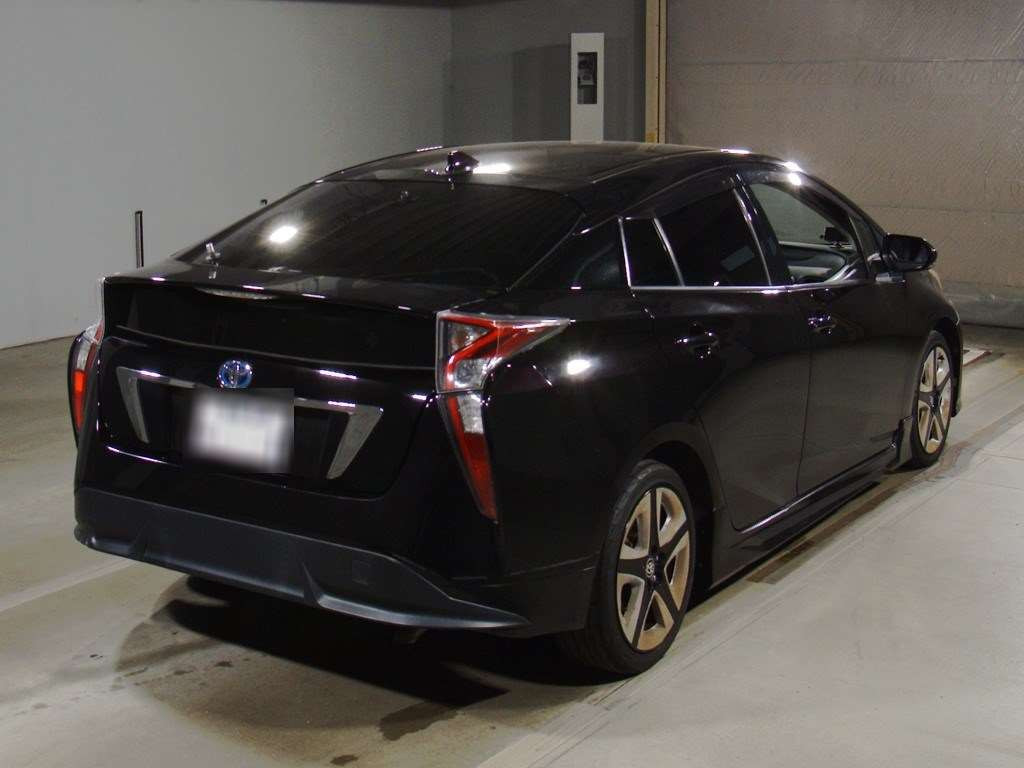 2016 Toyota Prius ZVW50[1]