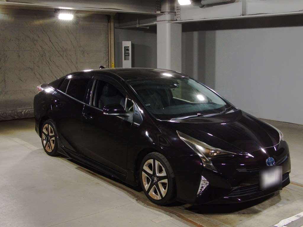 2016 Toyota Prius ZVW50[2]