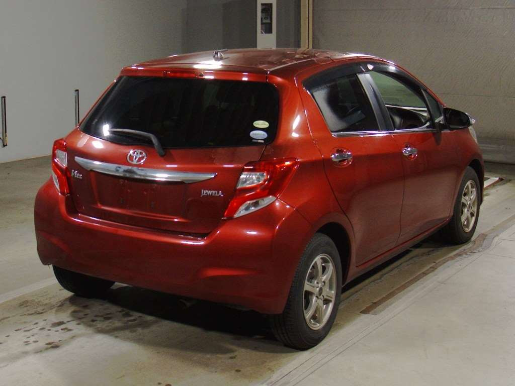 2014 Toyota Vitz NSP130[1]