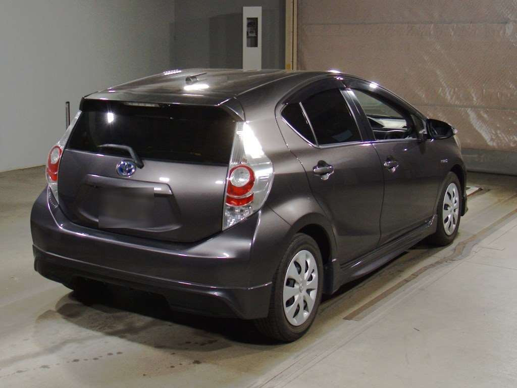 2014 Toyota Aqua NHP10[1]