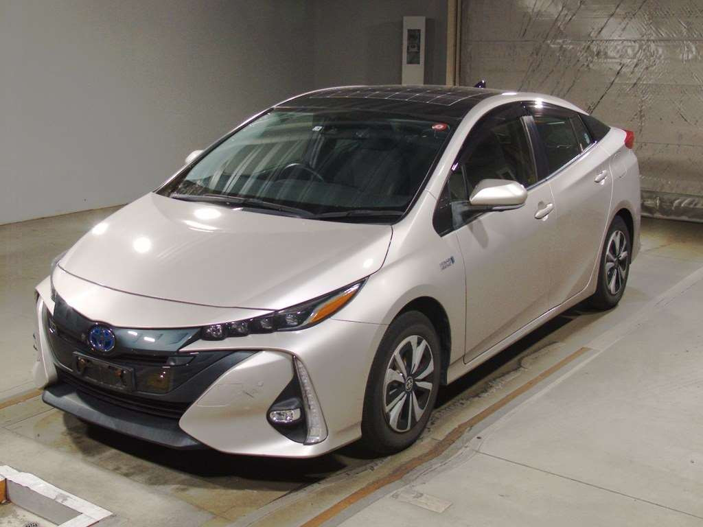 2019 Toyota Prius PHV ZVW52[0]