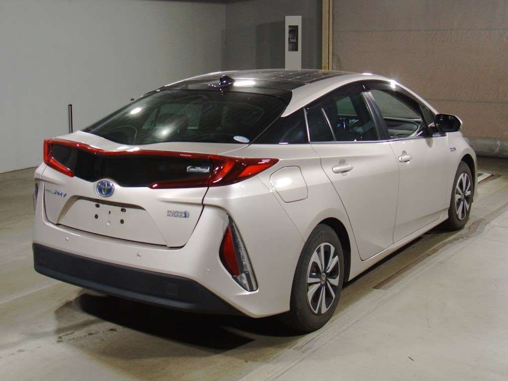 2019 Toyota Prius PHV ZVW52[1]