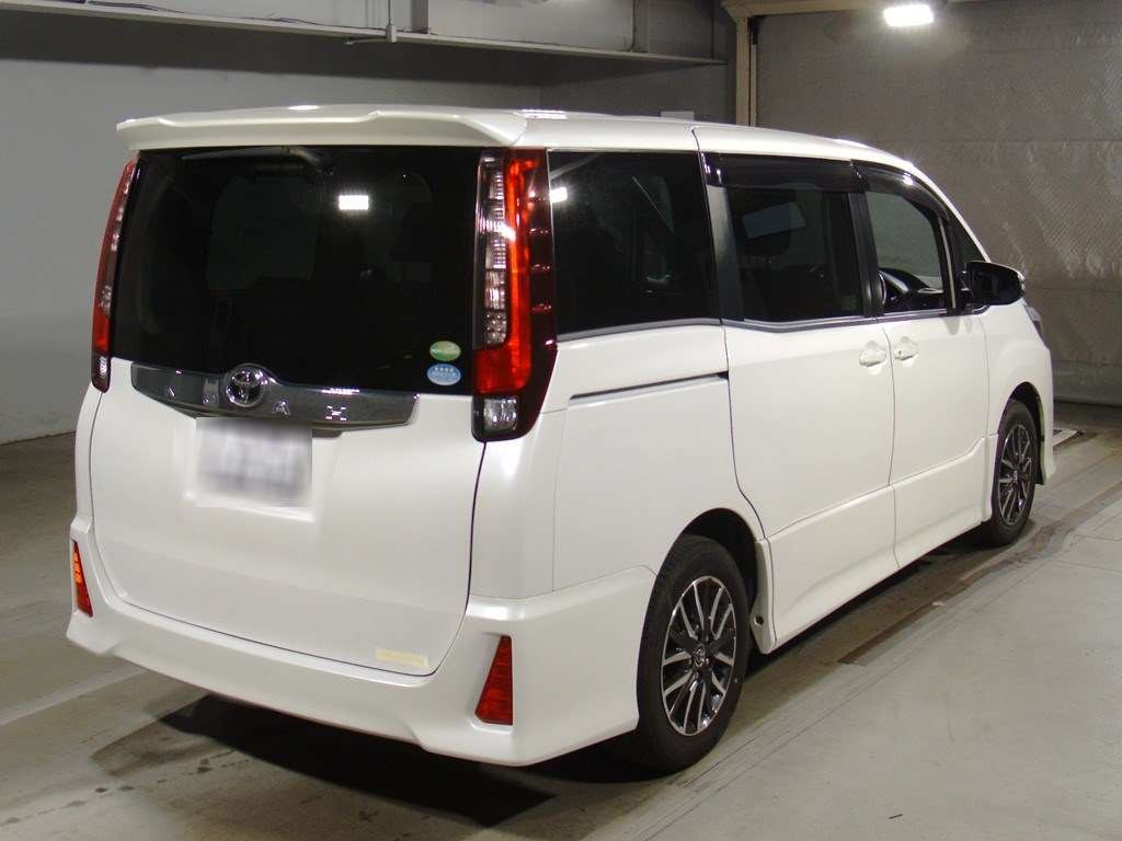 2016 Toyota Noah ZRR80W[1]