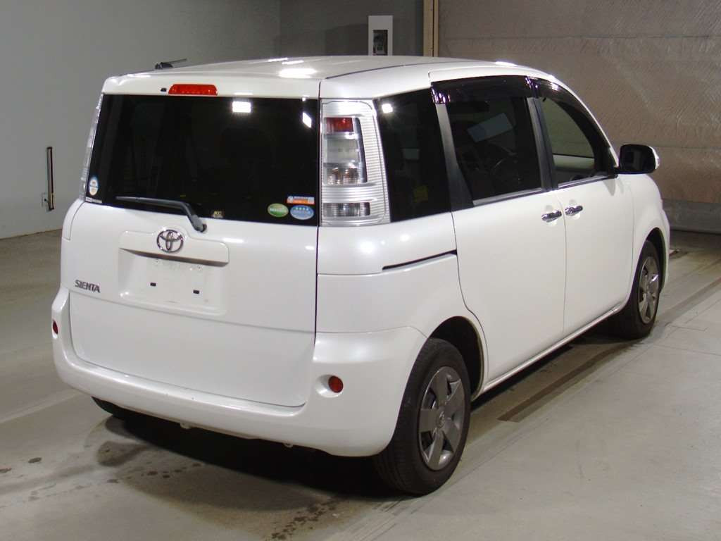 2014 Toyota Sienta NCP81G[1]