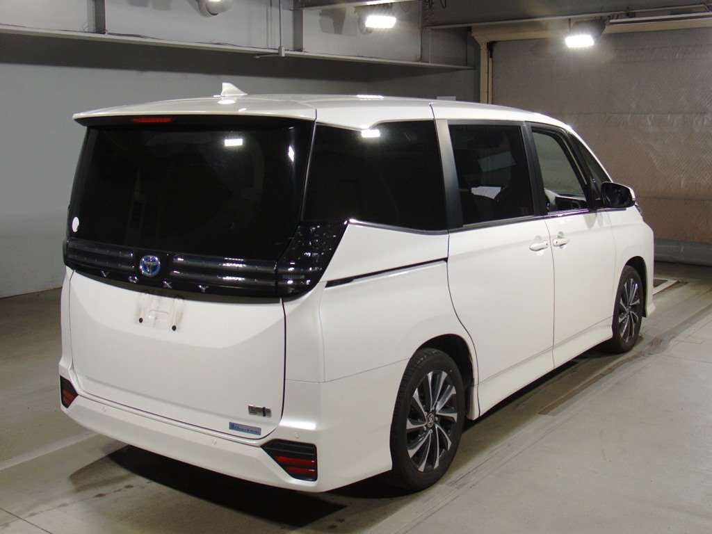 2022 Toyota Voxy ZWR90W[1]