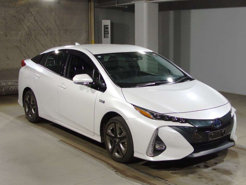 2020 Toyota Prius PHV ZVW52[2]