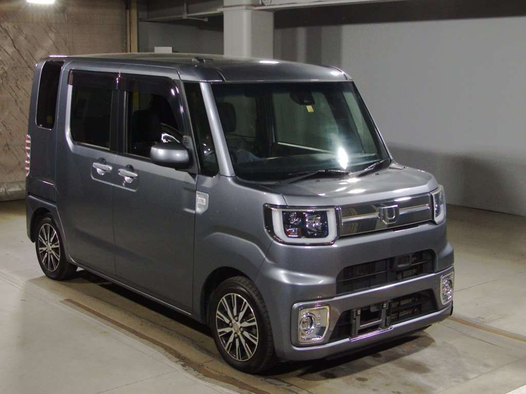 2017 Daihatsu Wake LA710S[2]