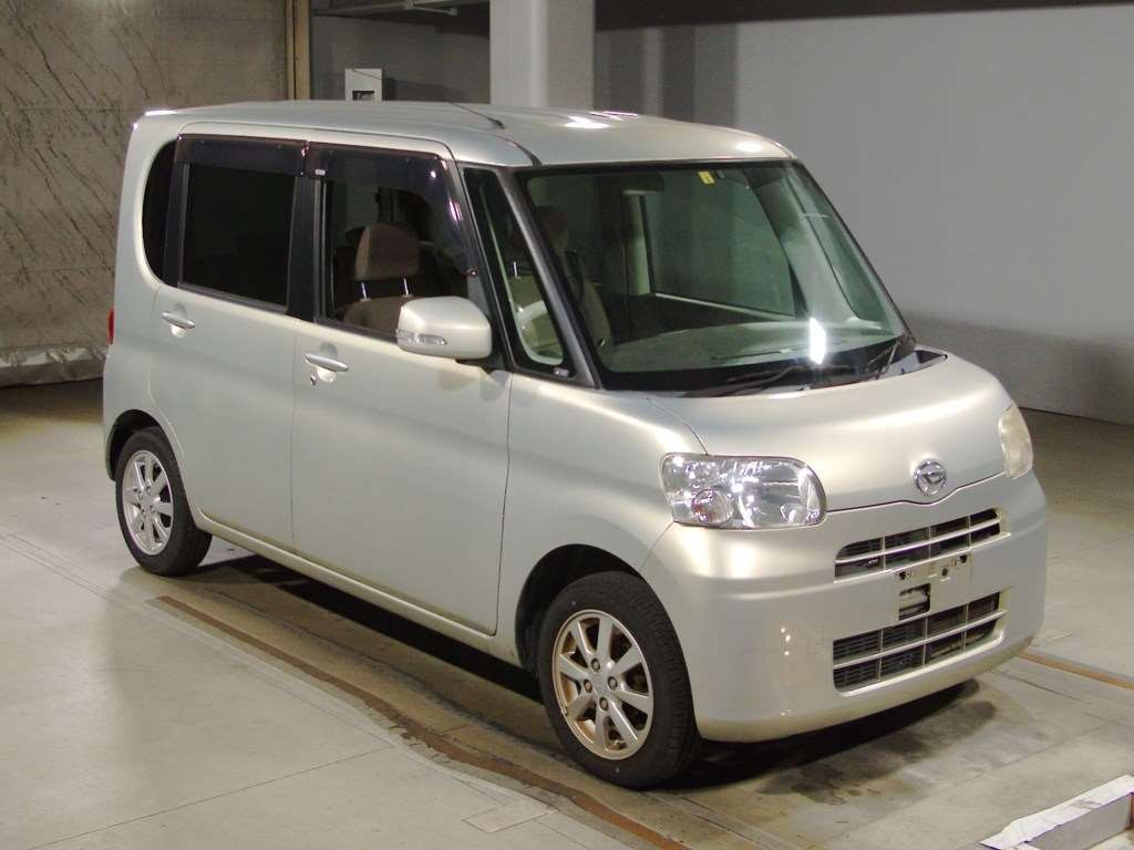 2010 Daihatsu Tanto L375S[2]