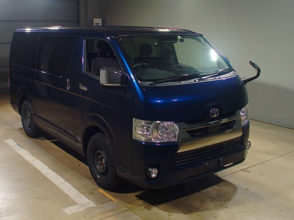 2020 Toyota Hiace Van TRH200V[2]