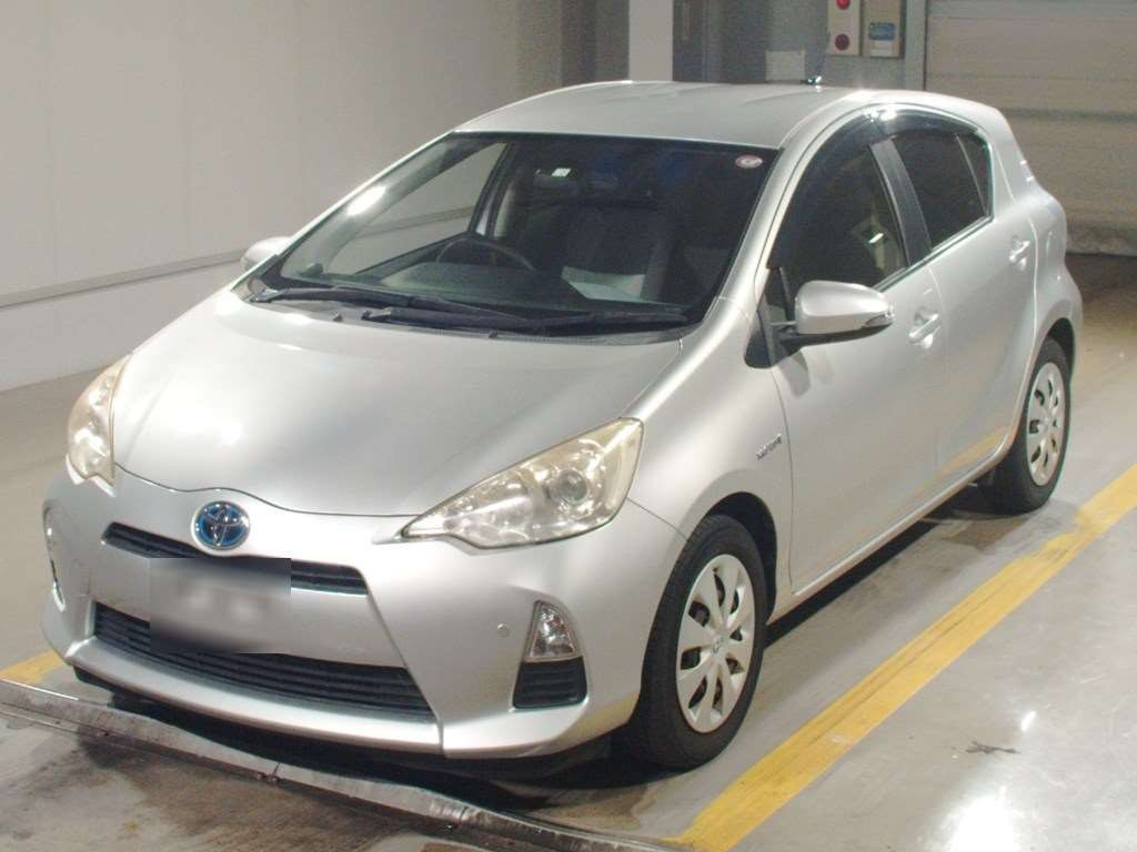 2013 Toyota Aqua NHP10[0]