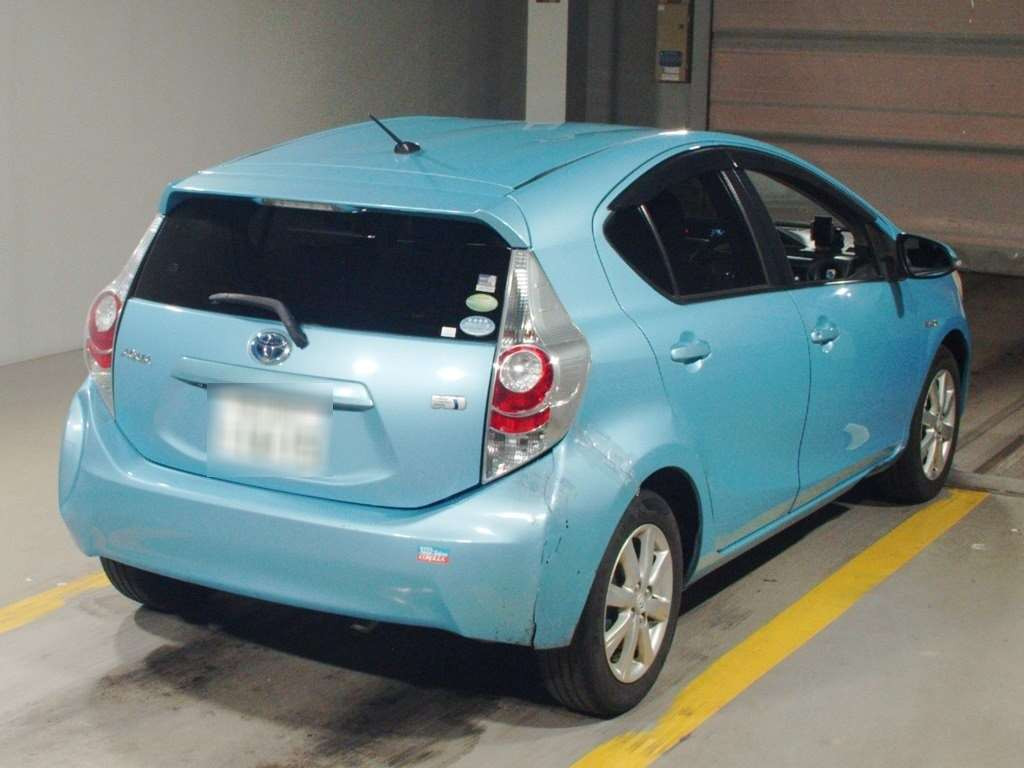 2013 Toyota Aqua NHP10[1]