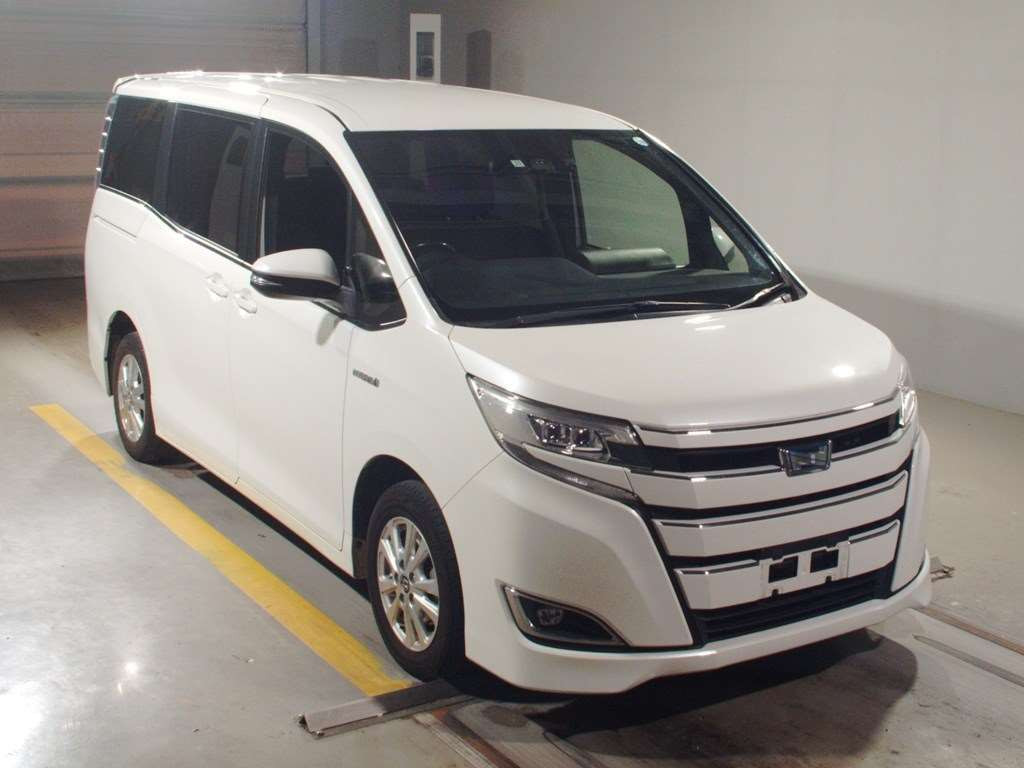 2017 Toyota Noah ZWR80G[2]