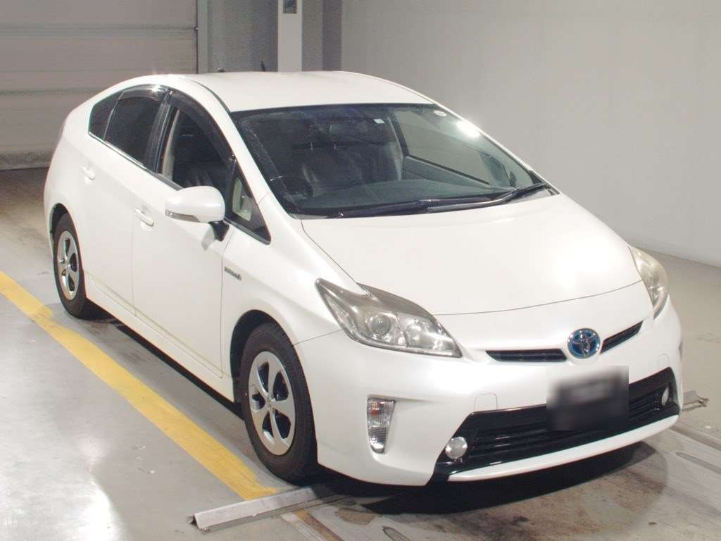 2014 Toyota Prius ZVW30[2]